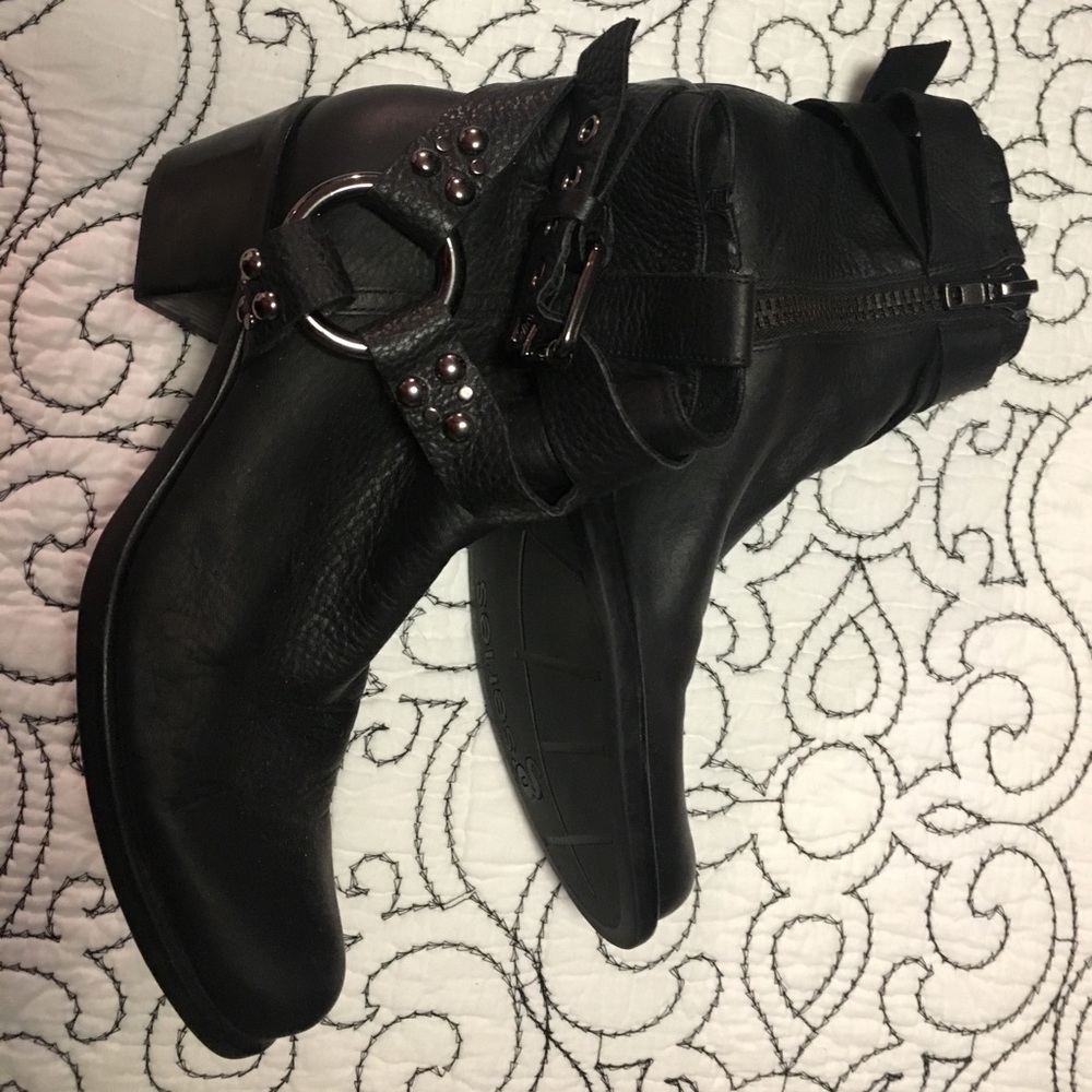Bandolino g-series Black cowboy bootie. Sz. 8.5